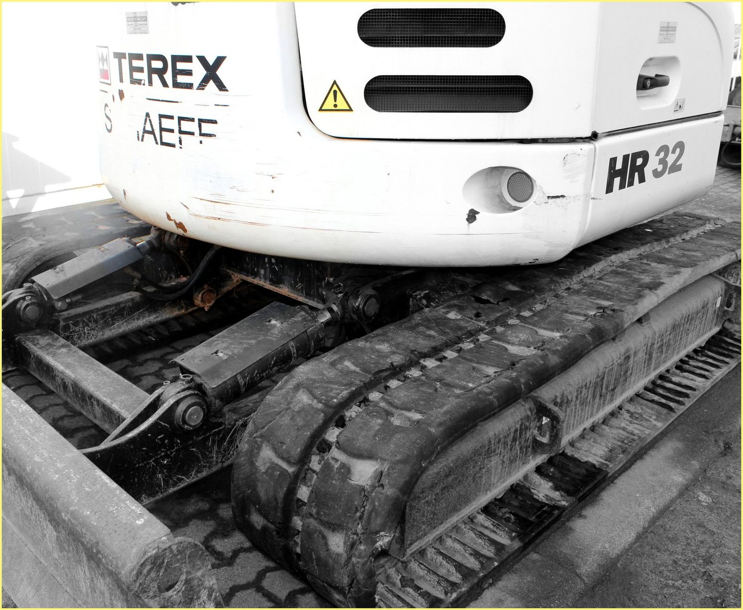 Kettenbagger TEREX Schaeff HR 32 der THS Tiefbau H. Schweitzer GmbH